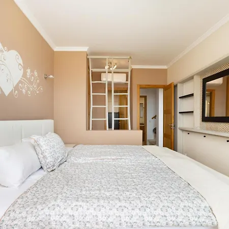 Adosado Con Piscina Privada, Terrazas - 2 Y Aire Acondicionado - Casa Peters *